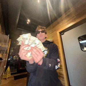 Meet your Posher, Ethan